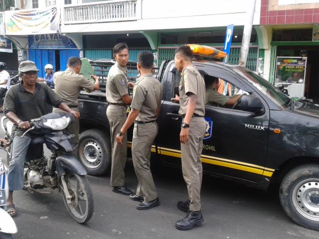 Satpol PP Rohil Kembali Tertibkan Pedagang