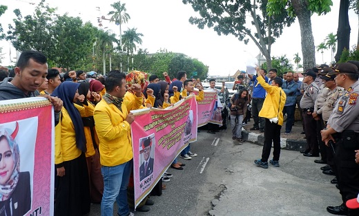 Puluhan Mahasiswa Gelar Aksi di Ditreskrimsus Polda Riau 