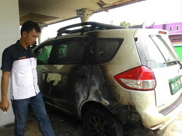 Penebar Teror Bakar Rumah dan Mobil Mantan Konsultan Chevron di Duri 
