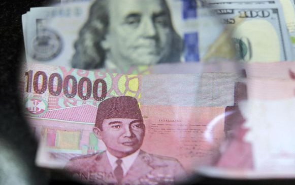 Dolar Kian Perkasa, Rupiah Terkapar di Level Rp14.037