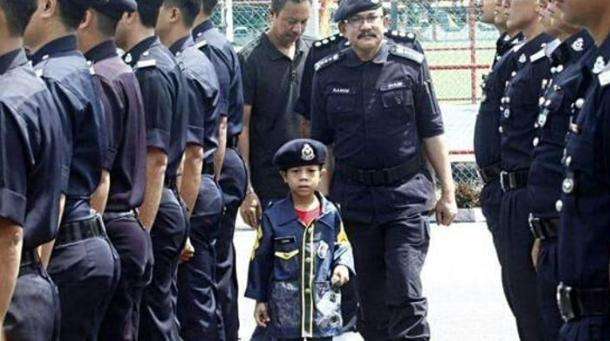 Bocah Malaysia Pengidap Kanker Jadi Polisi Sehari