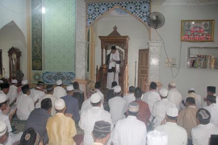 Shalat Idul Fitri 1437 H, Bupati Inhil Khatib di Masjid Darul Hikmah Tembilahan