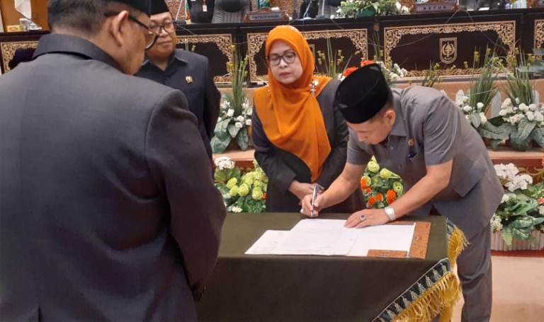Disahkan di Paripurna, APBD-P Riau 2019 Sebesar Rp9,426 Triliun 