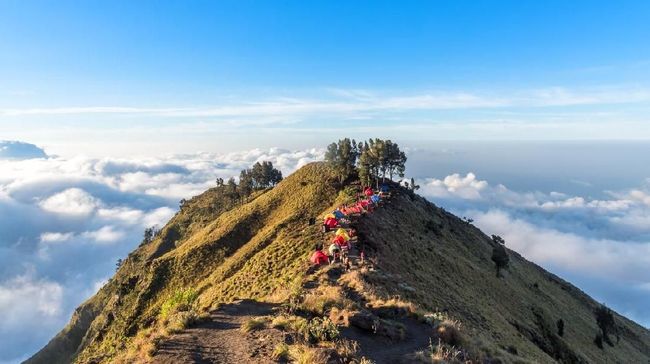 Jalur Pendakian Rinjani Dibuka Terbatas