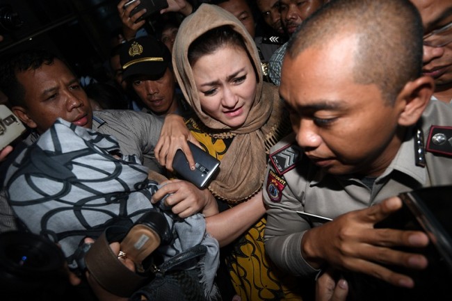 Istri Novanto Kunci Mulut 