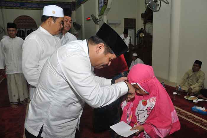 Bupati Imbau Warga Tetap Pertahankan Lahan Persawahan 