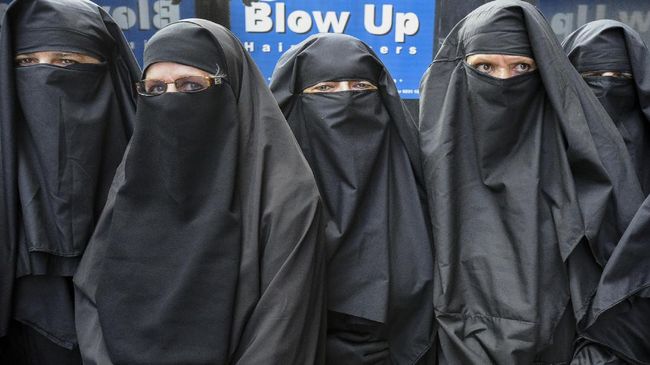 Mahasiswa Iran Bentrok Terkait Aturan Wajib Hijab 