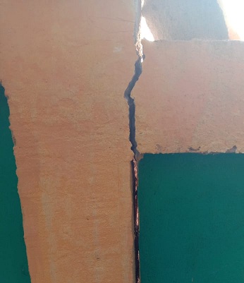 Pagar TPU Hampir Ambruk 