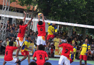 Wawako Pekanbaru Buka Turnamen Bola Voli 