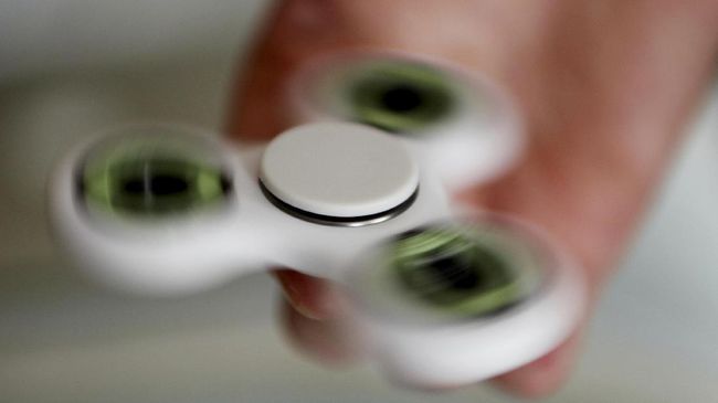 Wabah Fidget Spinner Sampai Ke Pasar Gembrong 