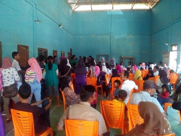 Disdukcapil Kampar Rekam e-KTP di Kantor Desa Tarai Bangun Tambang