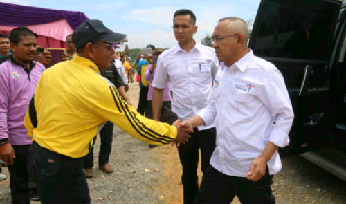 Bupati Pelalawan Terima Keluhan Masyarakat Pangkalan Kuras, Gubri Tiba-tiba Muncul 