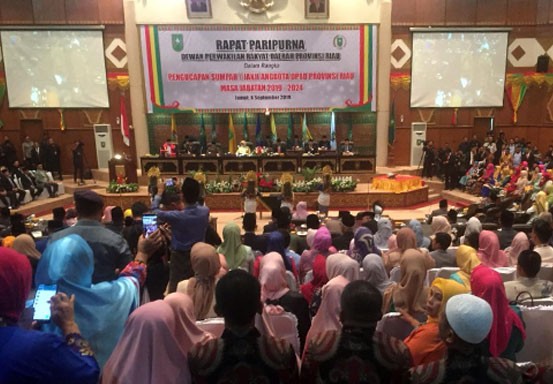 65 Anggota DPRD Riau Periode 2019-2024 Resmi Dilantik