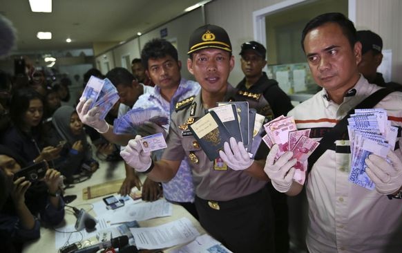 Sepuluh Tas Isi Dolar AS Diduga Duit Suap Proyek Kemenhub 