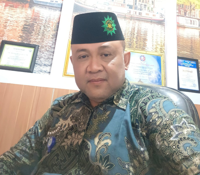 Hak Hukum Menuntut Pidana Zina  Bukan di Publik, Tetapi Hak Istrinya Saat Masi Menjadi Istri Sahnya. Saat Ini Sudah Cerai !