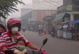 Tiba-tiba Asap Tebal Selimuti Kota Sagu, Warga Harap yang Dibagikan Bukan Masker Sekali Pakai