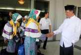 Bupati Wardan Lepas 378 JCH Inhil di Embarkasi Batam