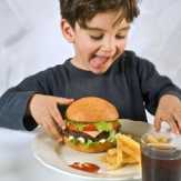 Kurangi Fast Food Agar Anak Sehat