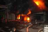 Dua Ruko Disamping Indomaret Tanah Merah, Rohil Terbakar