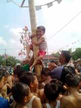 Ibu-ibu di Kampar Juga Ikut Lomba Balap Karung