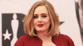 Adele Memberi Nama 'Larry' untuk Cambang di Wajahnya