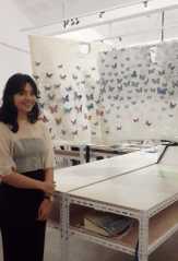 Seniman Intan Prisanti Bikin Instalasi Kupu-kupu dari Kulit Kayu