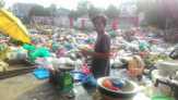 Sampah Membusuk Seluas Lapangan, Horor Sampah Nyaris Picu Perkelahian   Massal di Pasar Pagi Arengka