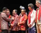 Bupati Siak Terima Penghargaan Pin Emas dari Menteri Dikbud