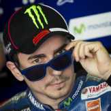 Lorenzo Buru Kemenangan Ketiga Beruntun