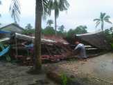Puluhan Rumah Warga Mandah, Inhil Rusak Diterjang Angin Puting Beliung