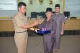 Ahmad Yuzar Serahkan Dokumen Penyampaian LKPJ AMJ Bupati Kampar