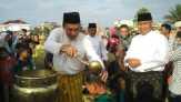 Bupati Rohul Potang Balimau Bersama Masyarakat di Sungai Batang Lubuh