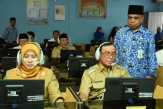 Bupati Inhil Resmikan Labor Bahasa Bantuan Bank Riau Kepri di MTs Negeri Tembilahan