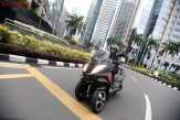 400i RX-R ABS Tak Perlu Turun Kaki Saat Berhenti, Ada Fitur Mirip Mobil