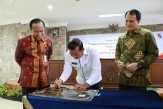 KPK Serahkan Aset Sitaan dari Nazaruddin ke Pemko Pekanbaru