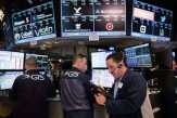Sektor Perbankan Tertekan, Wall Street Tergelincir