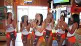 Hooters Tutup Karena Pria Milenial 'Tak Lagi Suka' Payudara