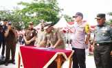 Alfedri Lantik 1.859 Anggota Satlinmas
