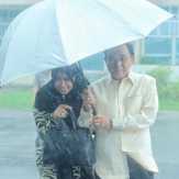 Unggah Foto dengan Sang Istri, Bupati Wardan Buat Netizen Baper