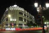 Menyusuri Tunjungan Surabaya saat Malam Hari