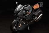 Gentleman Racer, Pakai Bodi Serat Karbon