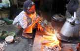 Banyak Warga RI Masak Pakai Bahan Bakar Tak Layak