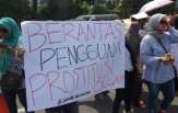 Emak-emak Gelar Aksi #SaveVanessa di Polda Jatim