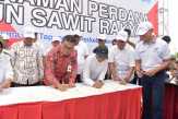 Bersama Menteri BUMN Dirut Bank Riau Kepri Teken MOU