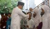 Rayakan 10 Muharram 1438 H, Masyarakat Santuni Anak Yatim di Desa Tanjung Berulak