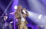 Celine Dion Lebih Pilih Bawa Anjing Dibanding Anak Saat Tur