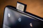 Motorola Siapkan Ponsel Pertama dengan Kamera Pop-Up