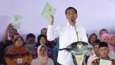 Jokowi Bagi-bagi Sertifikat dan Resmikan Alun-alun Cianjur