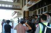Tuntut Cabut Izin Perusahaan Pembakar Lahan, Puluhan Massa Datangi Kantor Bupati Pelalawan