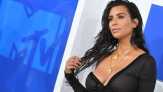 Pose ala Jackie Kennedy, Kim Kardashian Dihujat Netizen